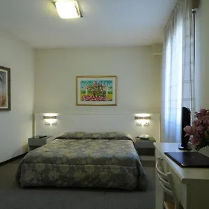 https://hotel-cristallo-conegliano.hotelinveneto.com